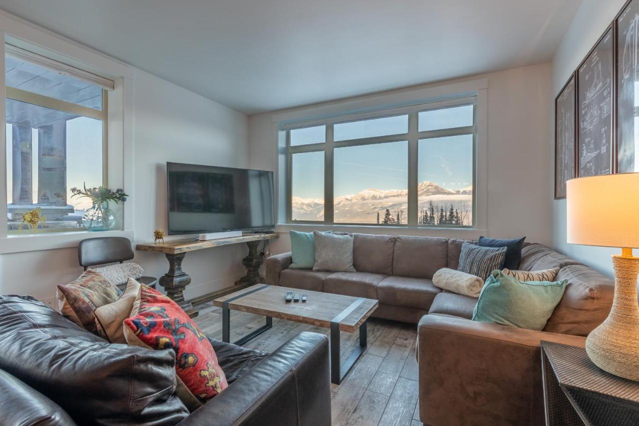 Fully Renovated Ski-In/Out Loft With Private Hot Tub! 戈尔登 外观 照片