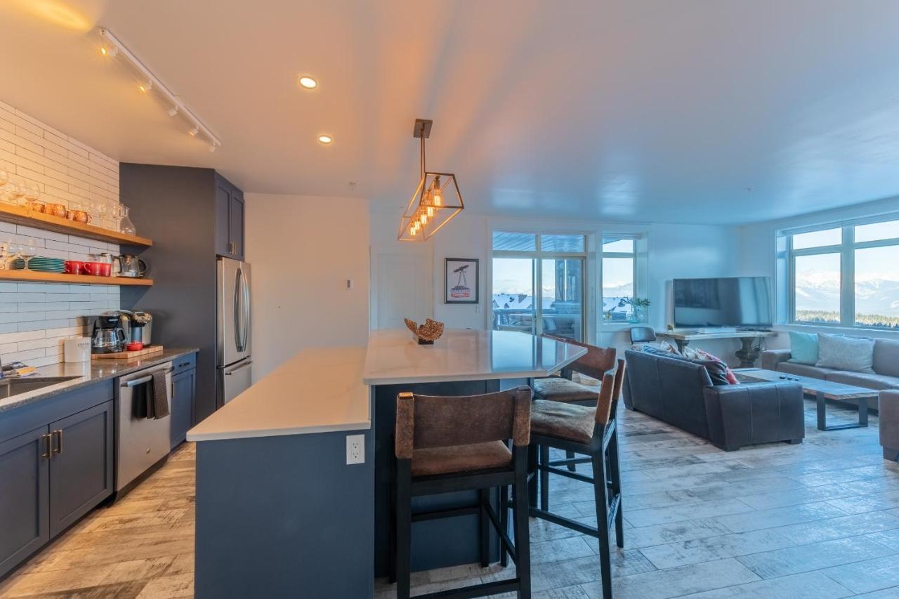 Fully Renovated Ski-In/Out Loft With Private Hot Tub! 戈尔登 外观 照片