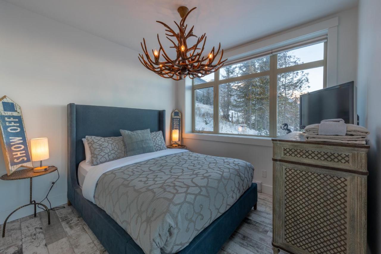 Fully Renovated Ski-In/Out Loft With Private Hot Tub! 戈尔登 外观 照片