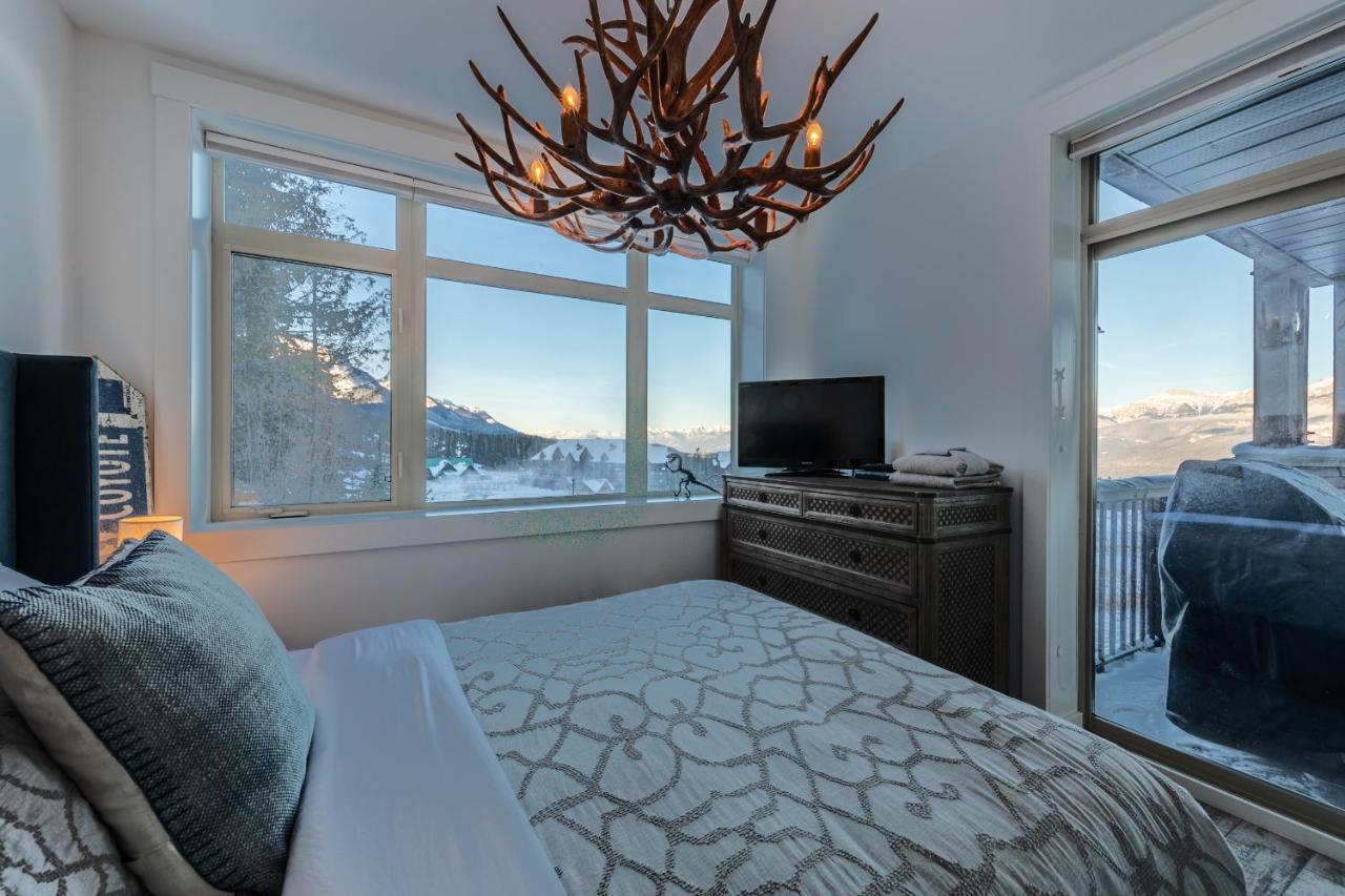 Fully Renovated Ski-In/Out Loft With Private Hot Tub! 戈尔登 外观 照片